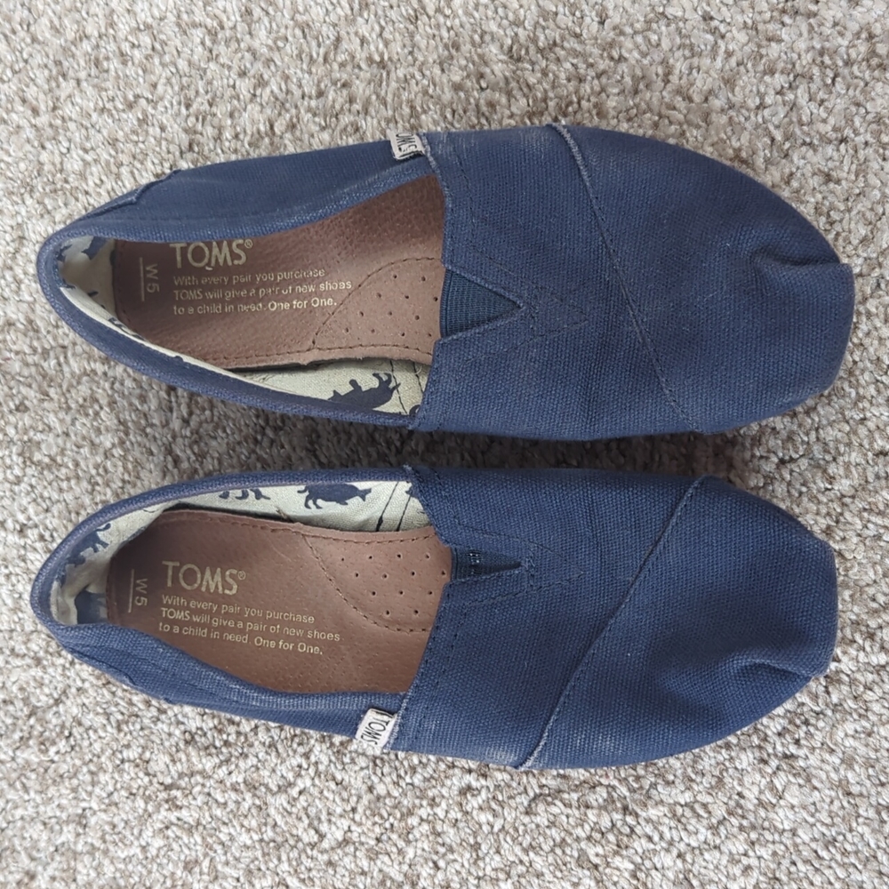 Toms Shoes Size W5